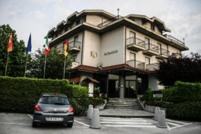 Отель Hotel Quadrifoglio  Caraglio